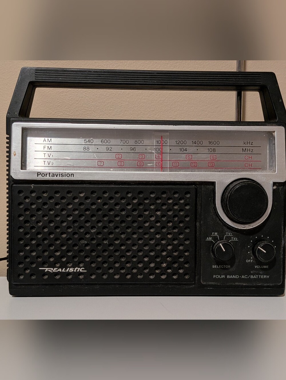Black Portable AM/FM Radio Receiver Realistic